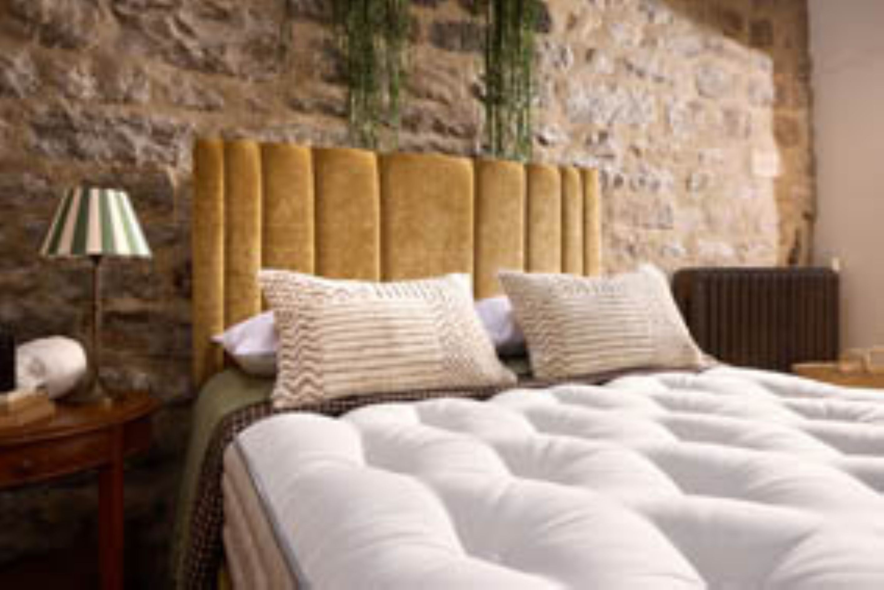 Harrisons Gold pocket sprung mattress with 9500 springs, premium comfort layers and durable support