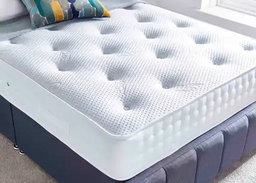 Silk-filled pocket sprung mattress with 1000 springs, soft touch comfort and temperature-regulating support